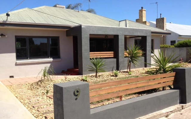 Ploughmans On Wallis, Horsham