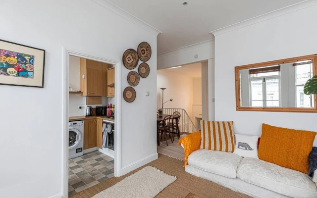 Lovely 1-bed Flat w/ Balcony in West Kensington