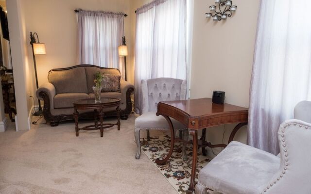 Dennison Street Inn Bed & Breakfast