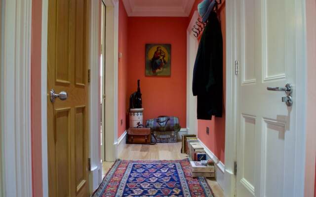 2 Bedroom West End Flat Sleeps 4