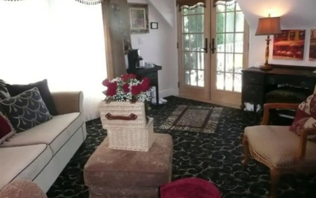Cozy Rose Inn