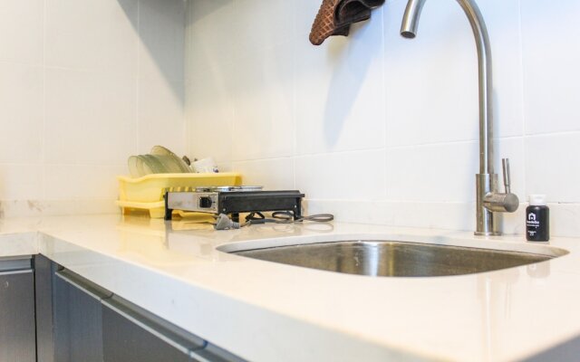 Studio @ Brooklyn SOHO & Suites Alam Sutera Apartment By Travelio