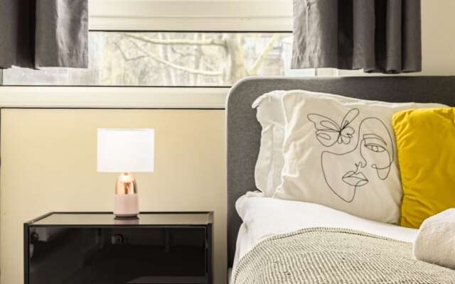 2-bed by Battersea Park