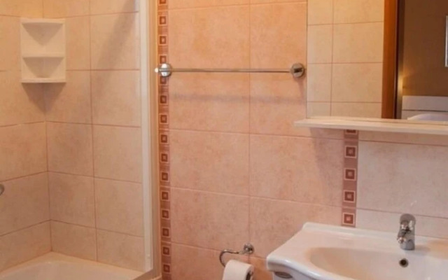 Karolinas - Parking - A4-pink