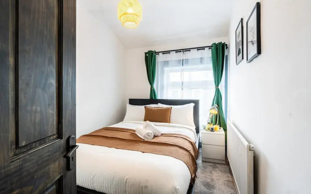 Spacious 2BR Maisonette 2 Baths Huge Lounge