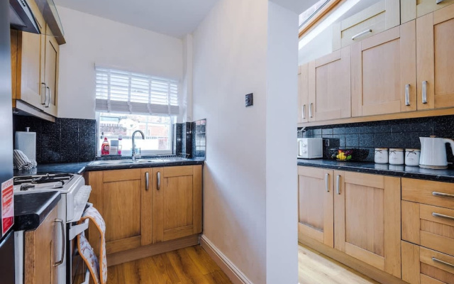 NEW Spacious Stylish Home City Centre Sleep 4