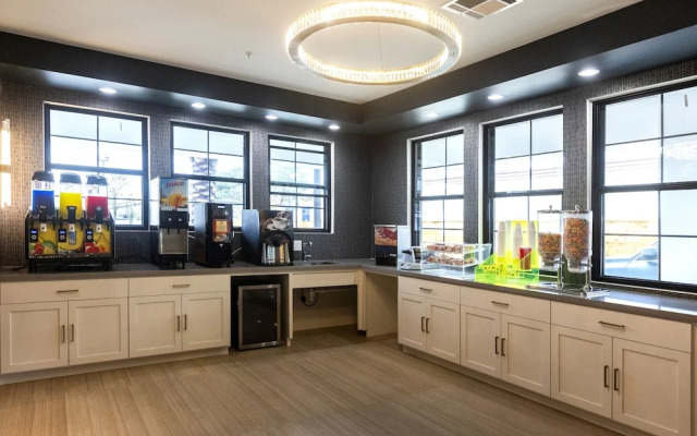 Palace Inn Blue Edgebrook