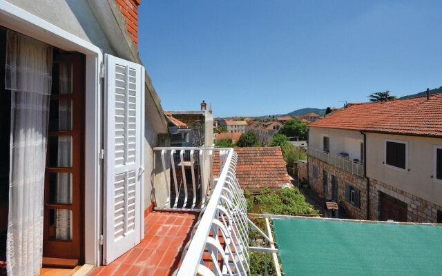 Stunning Home in Stari Grad With Wifi and 3 Bedrooms