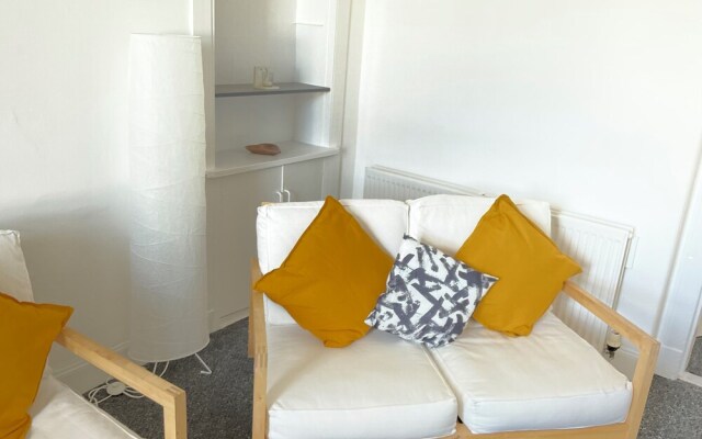 Immaculate 1-bed Apartment in Largs