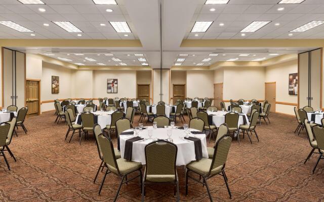 Country Inn & Suites by Radisson, Mankato Hotel and Conference Center, MN