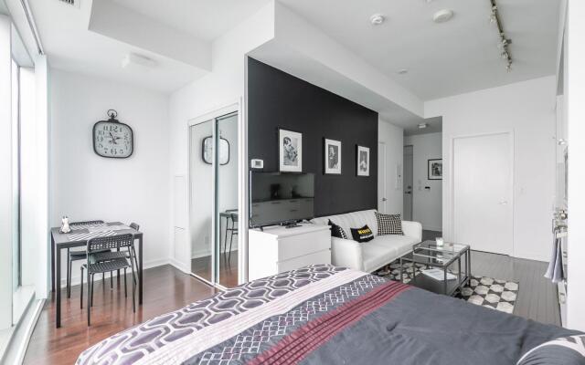 Retro Hollywood 37 Floor Studio in Downtown