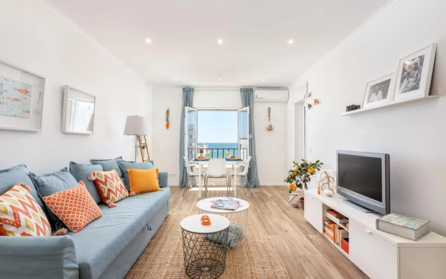 Modern ocean view apt 2 min walk to beach