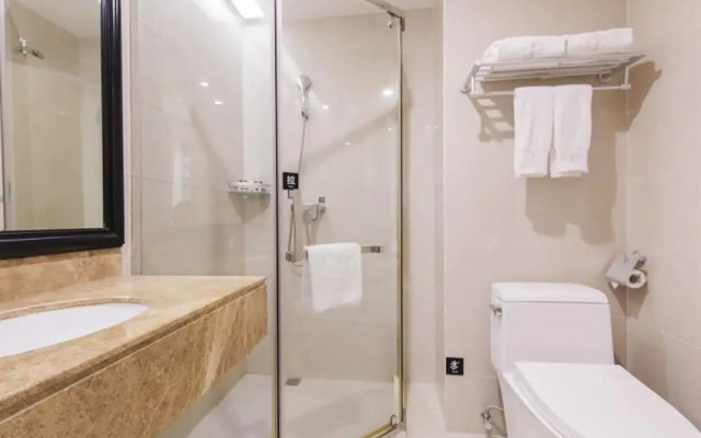 Yitian Hotel (Shishi Pedestrian Street)