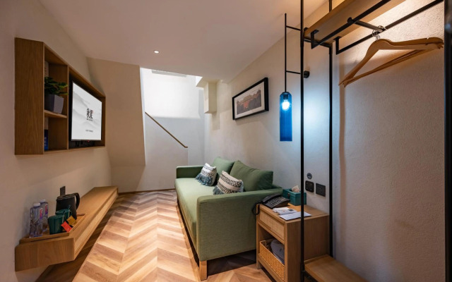 Qiuguo Hutong Courtyard Hotel