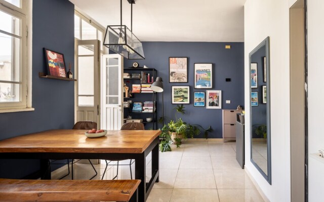 Bauhaus Artistic Haven by Sea N' Rent