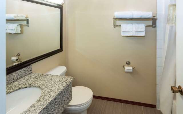 Econo Lodge Inn & Suites