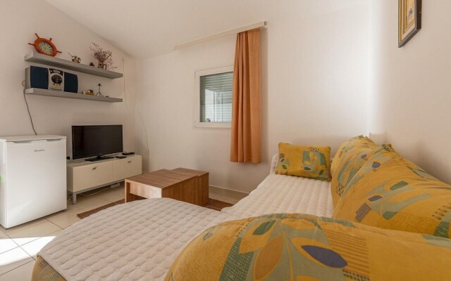 Nice Apartment in Vir With 1 Bedrooms and Wifi