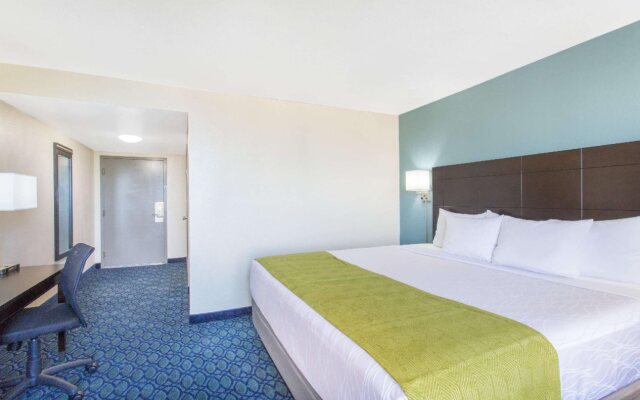 Days Hotel by Wyndham Oakland Airport-Coliseum