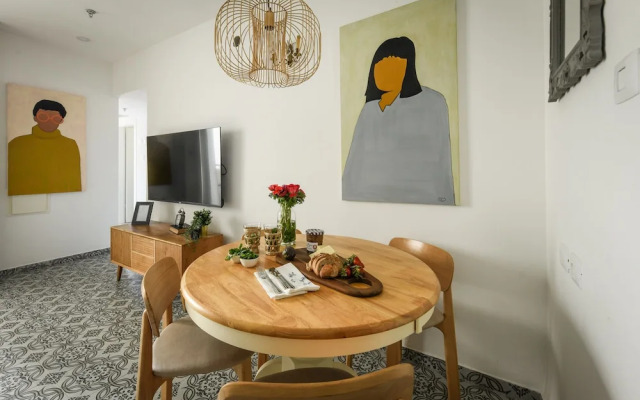 Stylish 2BD Bauhaus Apt w Balcony