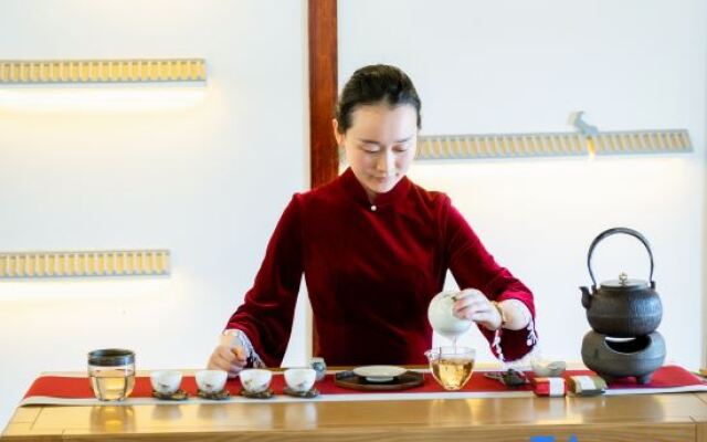 Ningbo Cloud Hotel (Cicheng Ancient County Chengchenghuang Temple)