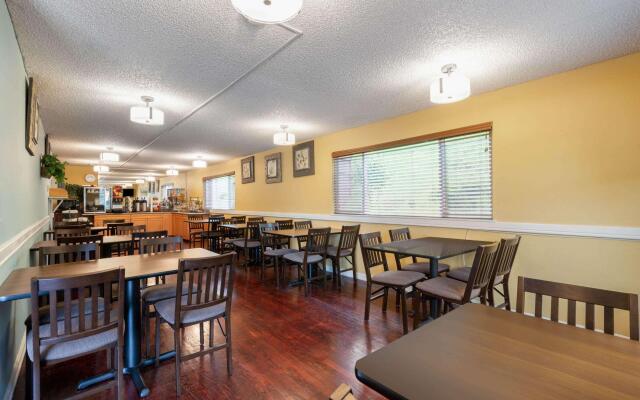 Sutton Suites Hotel