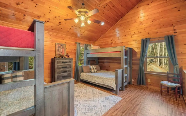 New! Riverfront Retreat Sleeps 12 Ellijay