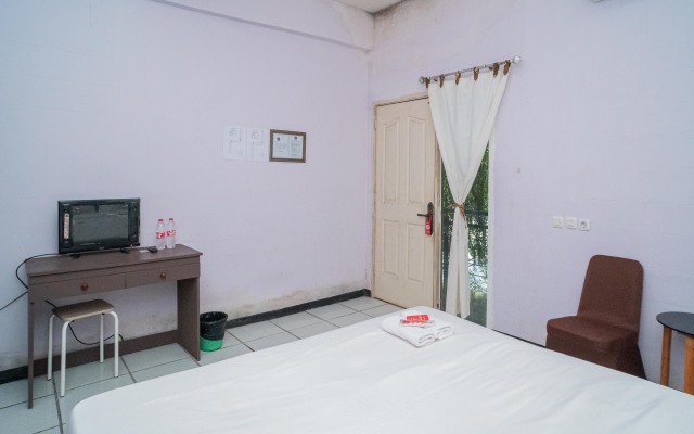 RedDoorz Plus Syariah @ Lotus Hotel Bojonegoro