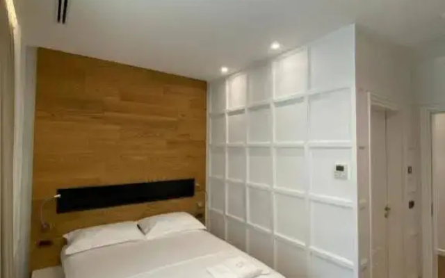 Crown Boutique Hotel