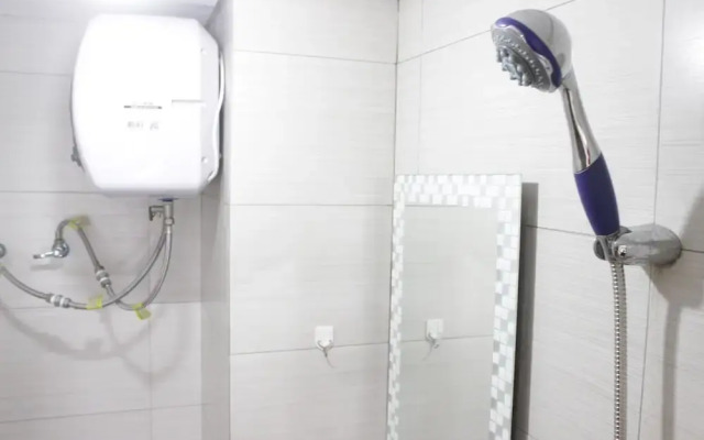 Cozy and Chic Studio Room at Gateway Pasteur Apartment
