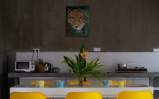 Rouhi Retreats By Doulos