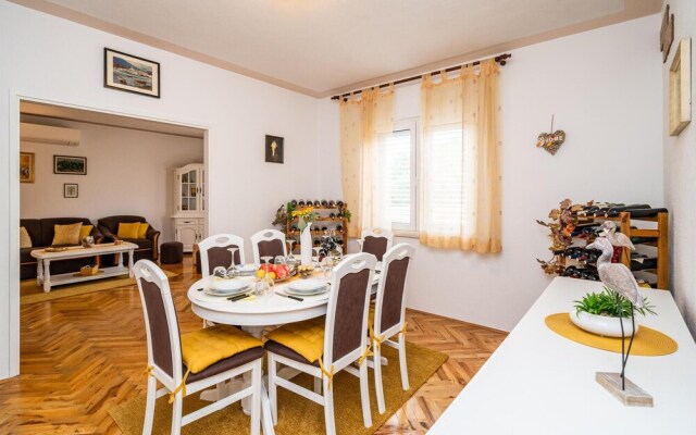 Awesome Apartment in Mlini With Jacuzzi, 3 Bedrooms and Wifi