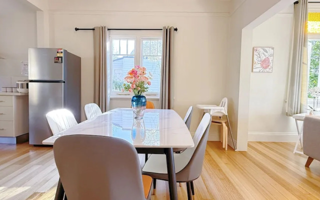 StayAU 2BR Home w/ Stunning Views in Tasmania