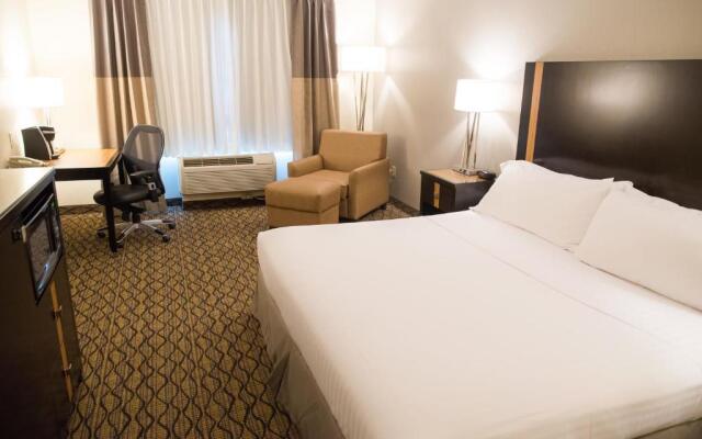 Holiday Inn Express Hotel & Suites Chanhassen, an IHG Hotel