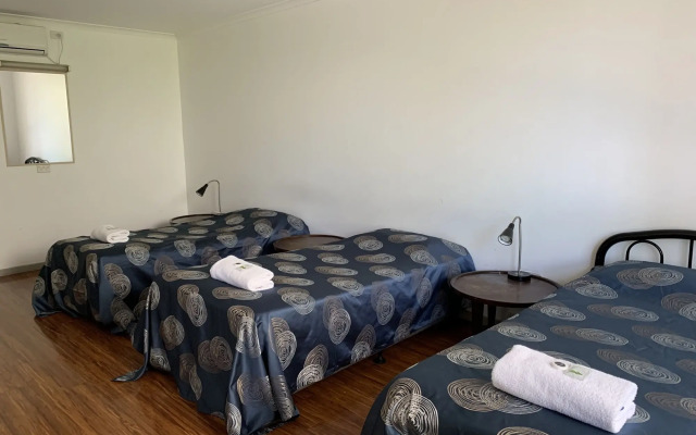 Beaconsfield Lodge Motel