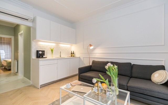 MM House - Adults Only