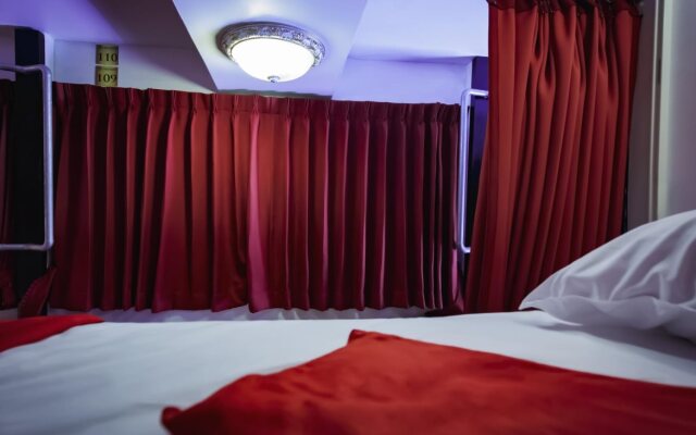 Haad Rin Beach Luxury Hostel