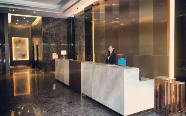 Zhongying Hotel (Foshanxi Railway Station Luocun Subway Station)
