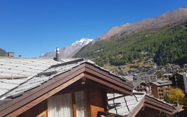 Center Chalet Flat