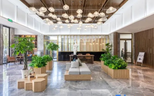 Qingmu Platinum Hotel (Nanjing Xinjiekou Subway Station Youyi Square)