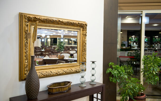 Trendy Palm Beach (Adults Only, 16+)