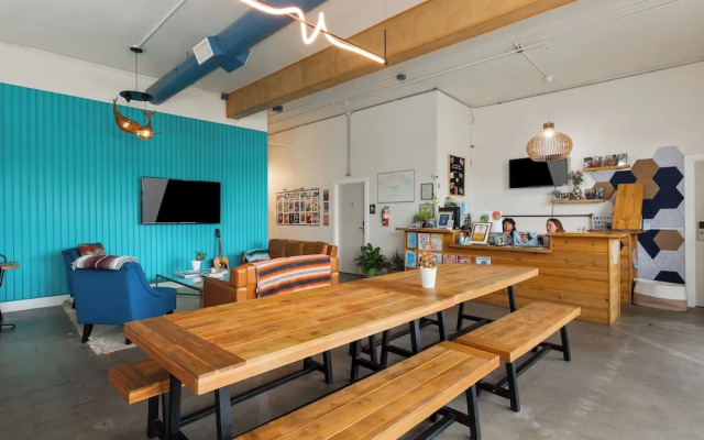 ITH Santa Barbara Beach Hostel