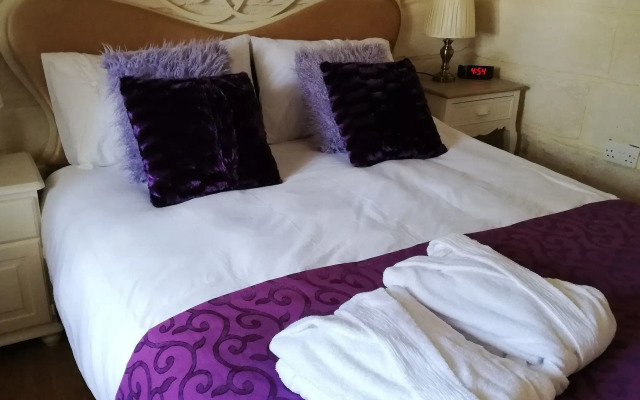 Village Knights Accommodation