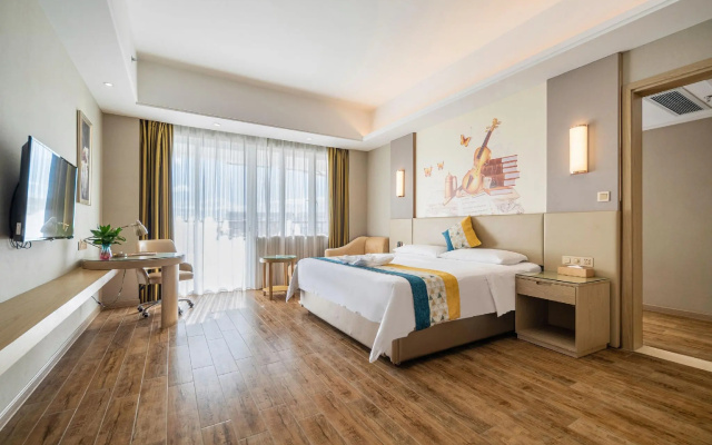 Vienna International Hotel (Sanya High-speed Railway Station)