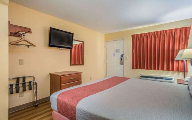 Rodeway Inn & Suites