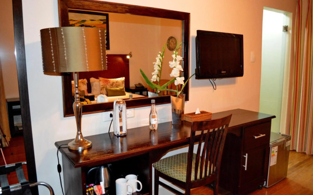 Oakhurst Hotel