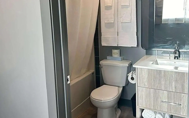 Ramada by Wyndham West Edmonton Hotel & Suites