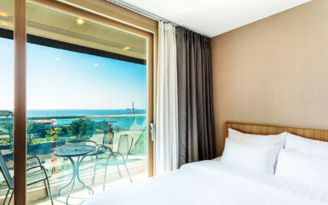 Rich Hotel