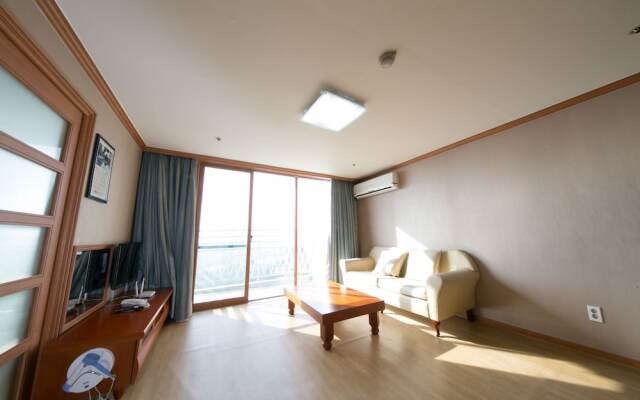 Jung-ang Hitz Condo