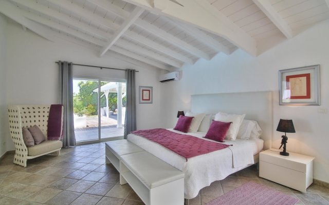 Exclusive Terres Basses Location, Full AC, Salt Water Pool, Wifi, Short Drive to the Beach!