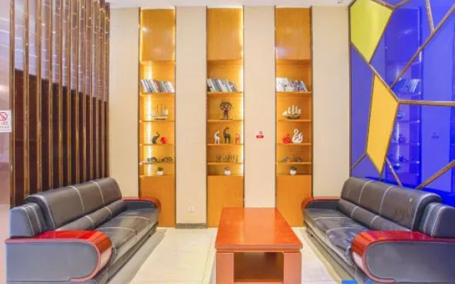 Wodun Platinum Hotel (Qinzhou East Railway Station Niannianfeng Plaza)